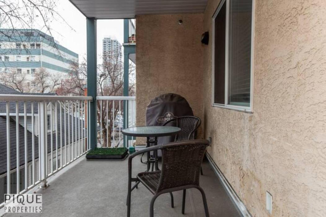 The Neon Palace - Kingbed - Fireplace - Netflix - Ug Park Edmonton Exterior photo