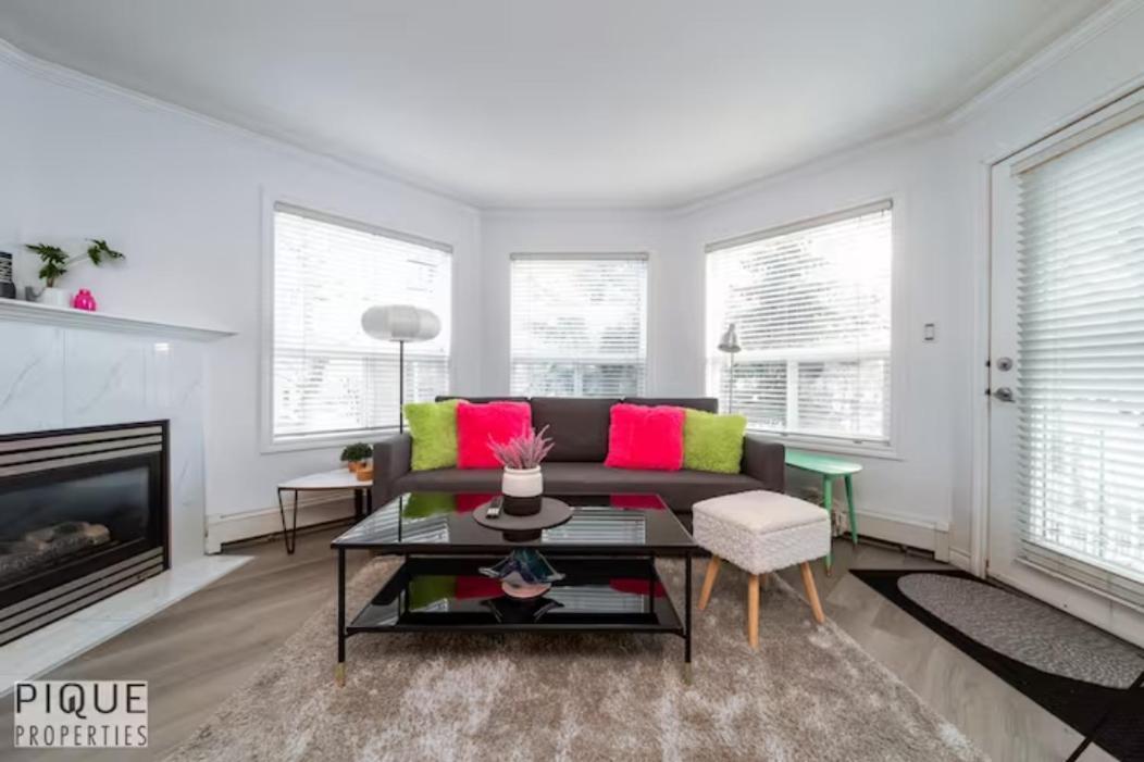 The Neon Palace - Kingbed - Fireplace - Netflix - Ug Park Edmonton Exterior photo