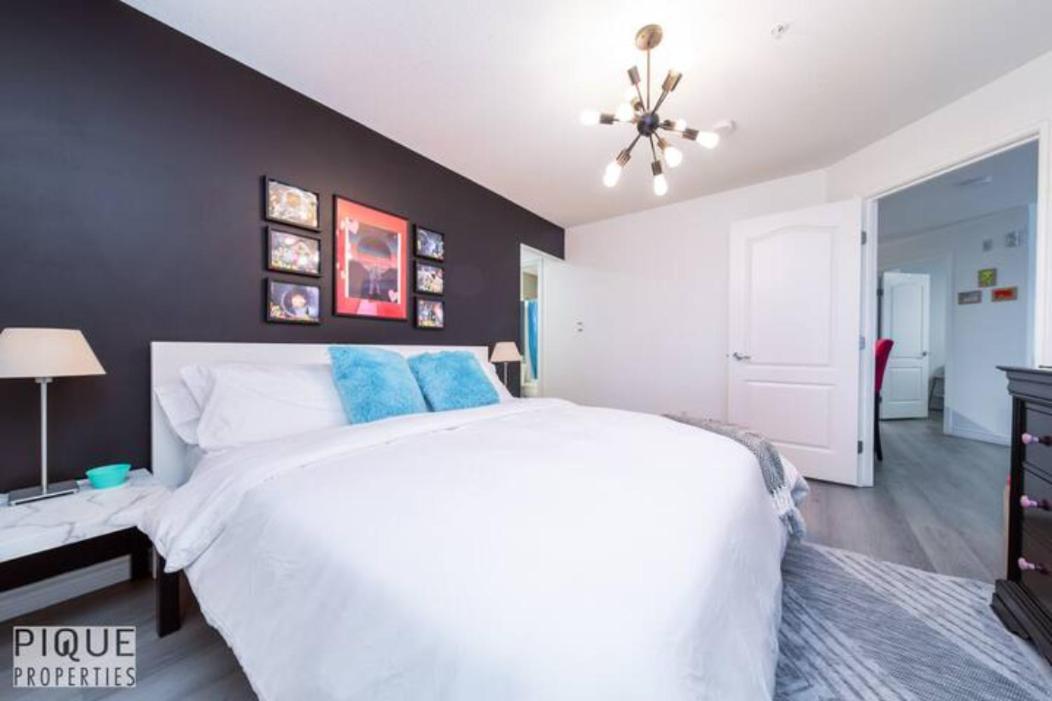 The Neon Palace - Kingbed - Fireplace - Netflix - Ug Park Edmonton Exterior photo