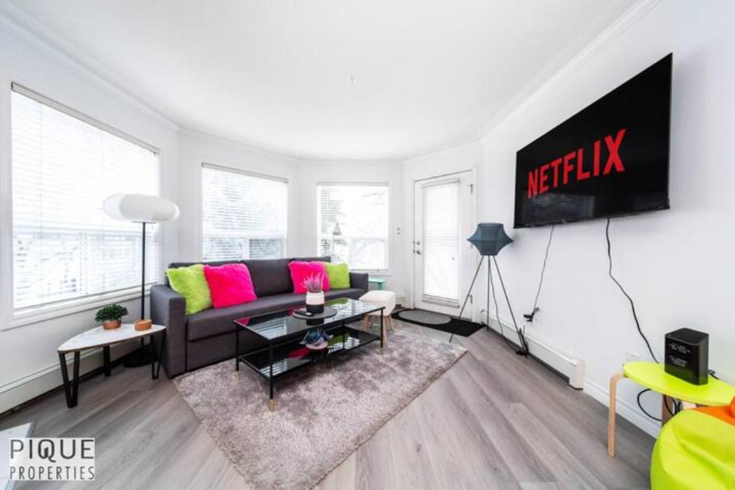 The Neon Palace - Kingbed - Fireplace - Netflix - Ug Park Edmonton Exterior photo